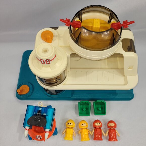 Li'L Playmates Space Station 1984 Action Figure Playset by Playworld Toys - Picture 2 of 3